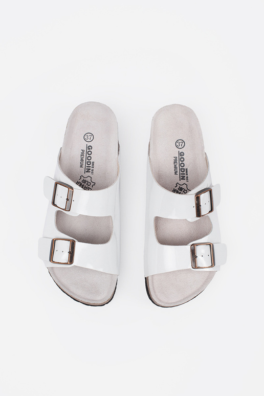 Chanclas blancas de mujer en suela plana Chanclas blancas de mujer en suela plana