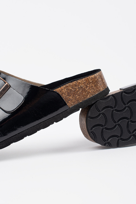 Chanclas negras de mujer en suela plana Chanclas negras de mujer en suela plana