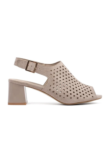 sandalias color arena con...