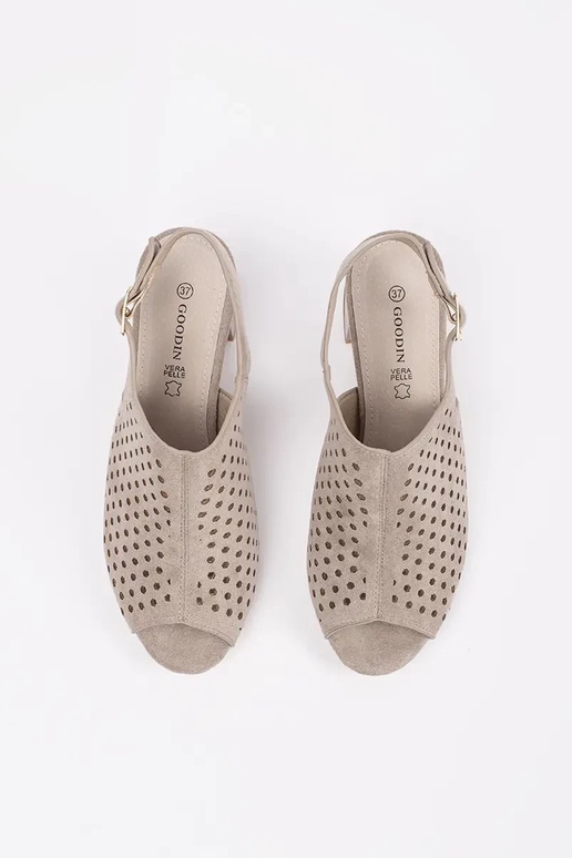 sandalias color arena con tacones de...