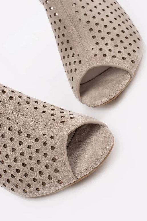 sandalias color arena con tacones de...