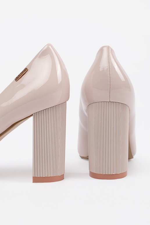 Tacones lustrados color arena Tacones lustrados color arena