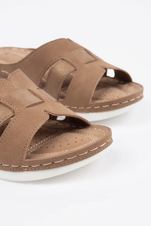 Pantuflas cómodas de cuña baja color...