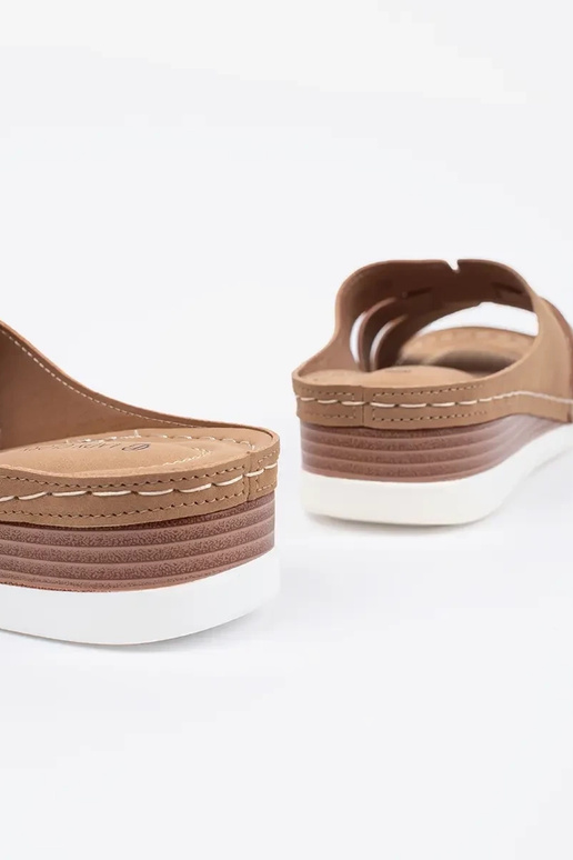 Pantuflas cómodas de cuña baja color...