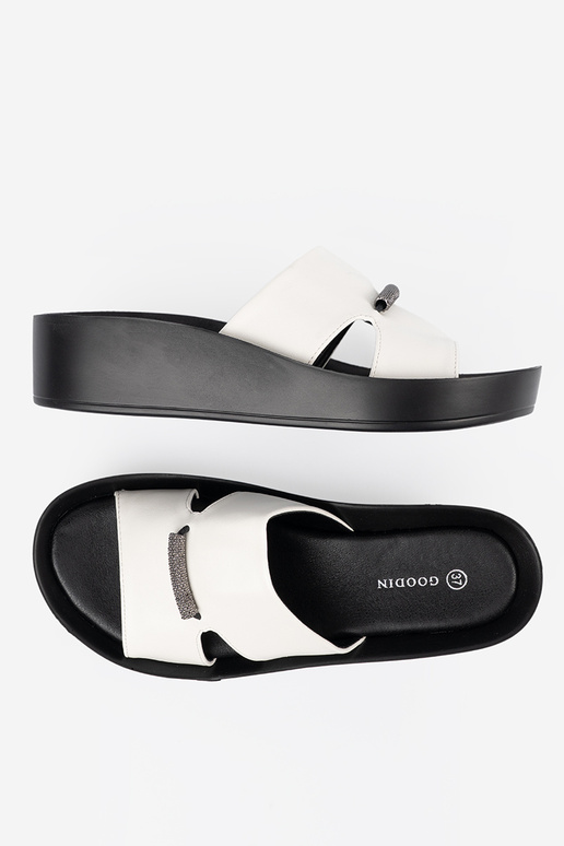 Zapatillas blanco-negro de cuña baja