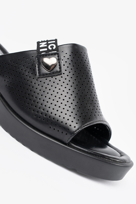 Zapatillas perforadas con plataforma... Zapatillas perforadas con plataforma...