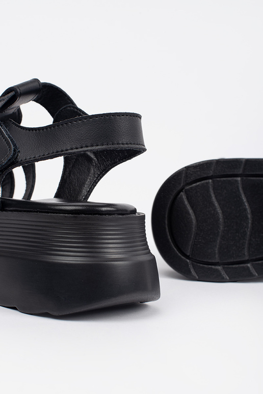 Sandalias con plataforma de piel... Sandalias con plataforma de piel...