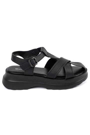 Sandalias negras de tacón...