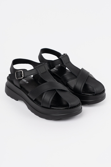 Sandalias negras de tacón... 2