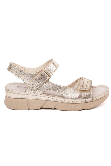 Sandalias clásicas doradas...