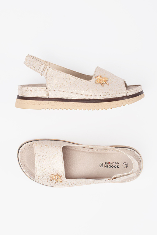 Sandalias color beige con plataforma... Sandalias color beige con plataforma...