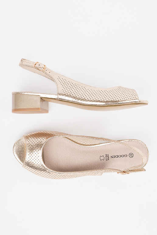 Sandalias doradas de mujer de encaje... Sandalias doradas de mujer de encaje...