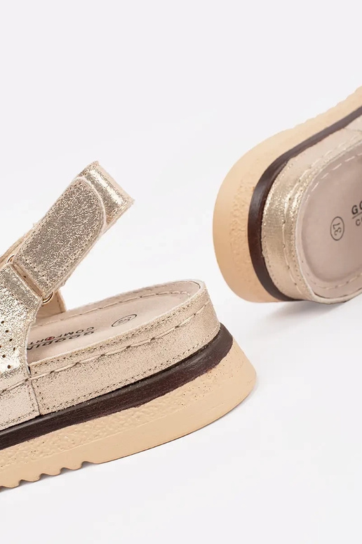 sandalias cómodas con detalles de... sandalias cómodas con detalles de...