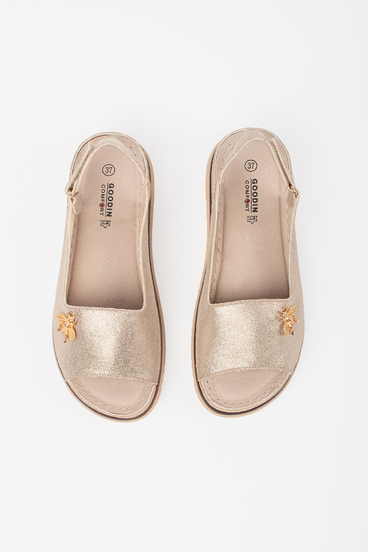 Sandalias color dorado con plataforma... Sandalias color dorado con plataforma...