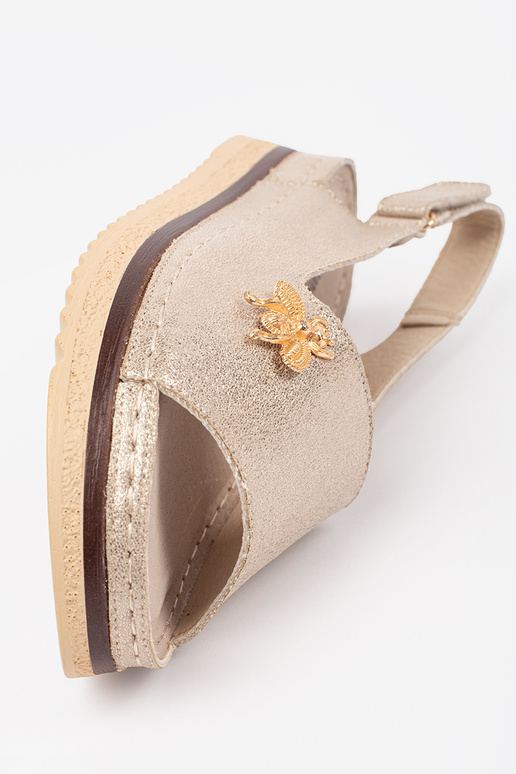 Sandalias color dorado con plataforma...