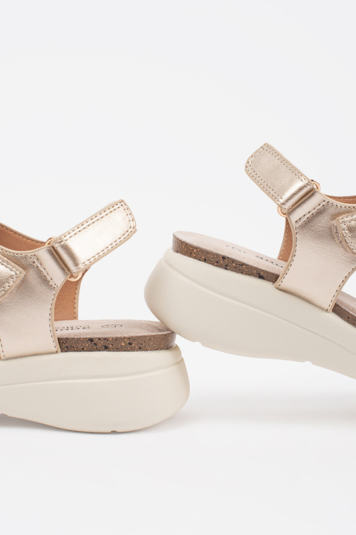 Sandalias cómodas de mujer color dorado Sandalias cómodas de mujer color dorado