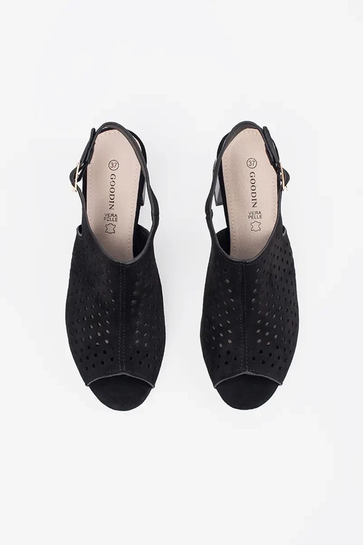 sandalias negras con tacones de ante