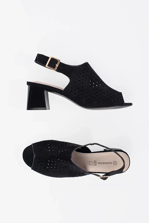 sandalias negras con tacones de ante