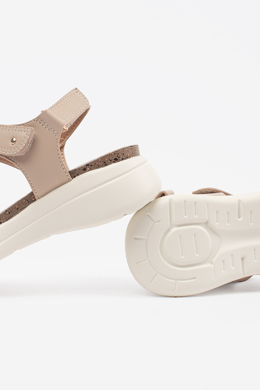 Sandalias cómodas de mujer color arena Sandalias cómodas de mujer color arena