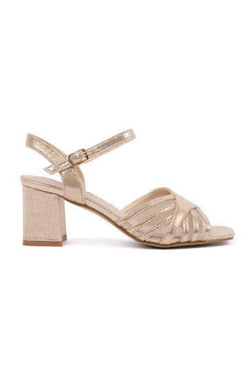 Sandalias brillantes...