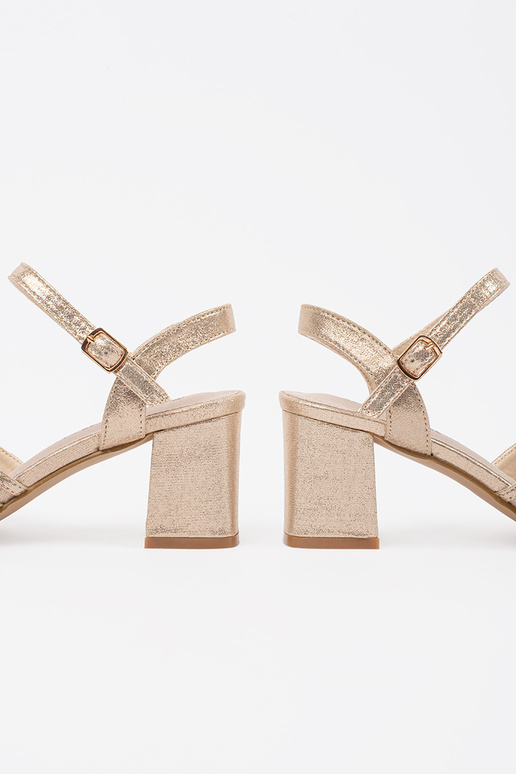 Sandalias brillantes doradas de tacón