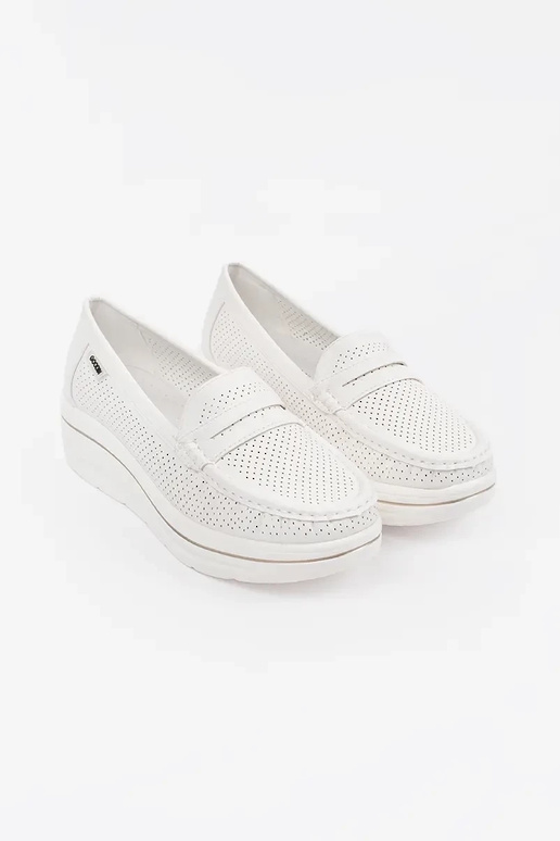mocasines blancos con suela gruesa