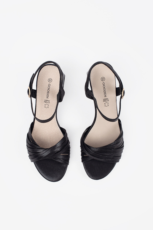 Sandalias elegantes de color negro... Sandalias elegantes de color negro...