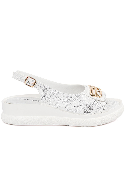 Sandalias blancas con decoraciones Sandalias blancas con decoraciones