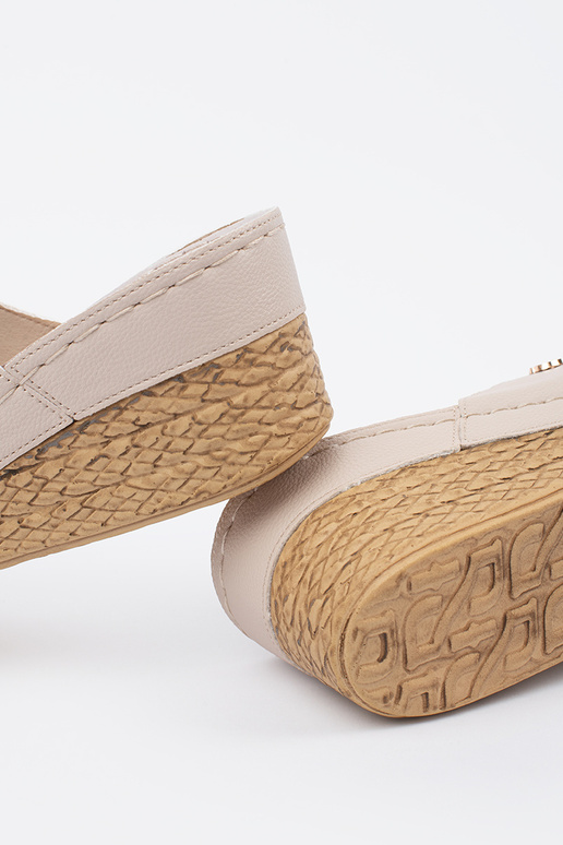 Zapatillas de cuña de color arena... Zapatillas de cuña de color arena...