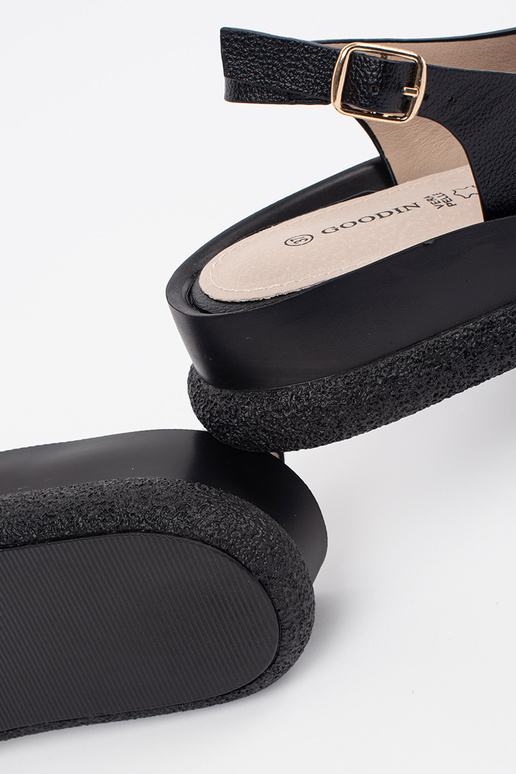 Sandalias planas negras con decoración