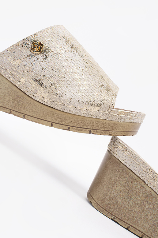 Zapatillas de mujer con cuña taupe Zapatillas de mujer con cuña taupe