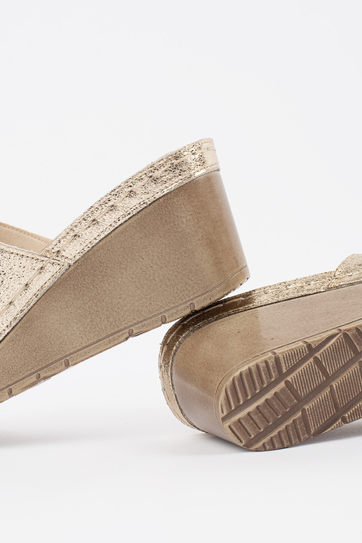 Zapatillas de mujer con cuña dorada