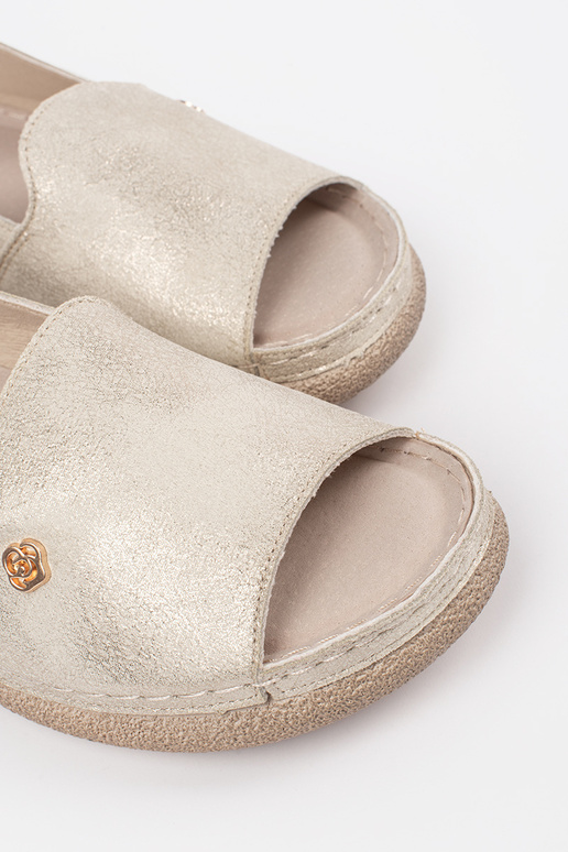 Sandalias color oro con plantilla de...