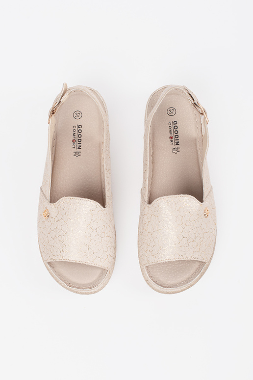 Sandalias de color arena con...