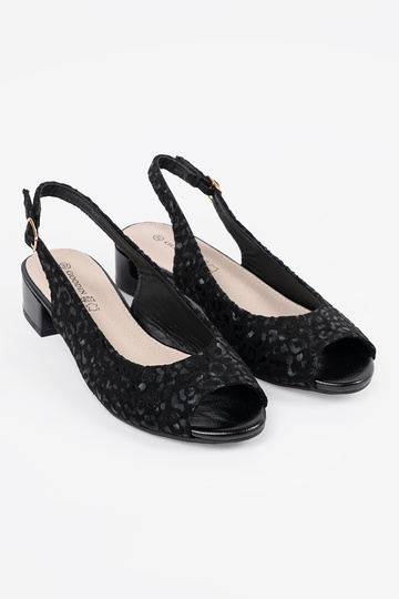 Sandalias negras de tacón... 2