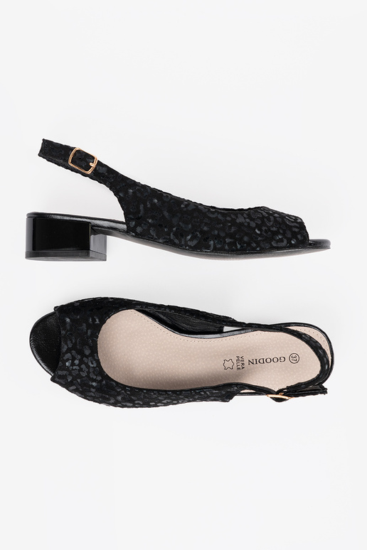 Sandalias negras de tacón bajo con... Sandalias negras de tacón bajo con...