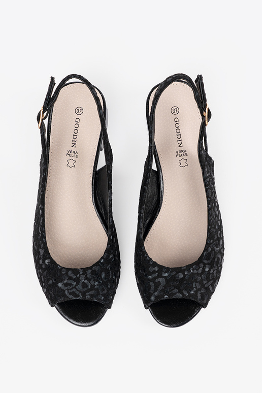 Sandalias negras de tacón bajo con... Sandalias negras de tacón bajo con...