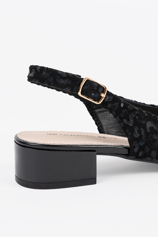 Sandalias negras de tacón bajo con... Sandalias negras de tacón bajo con...