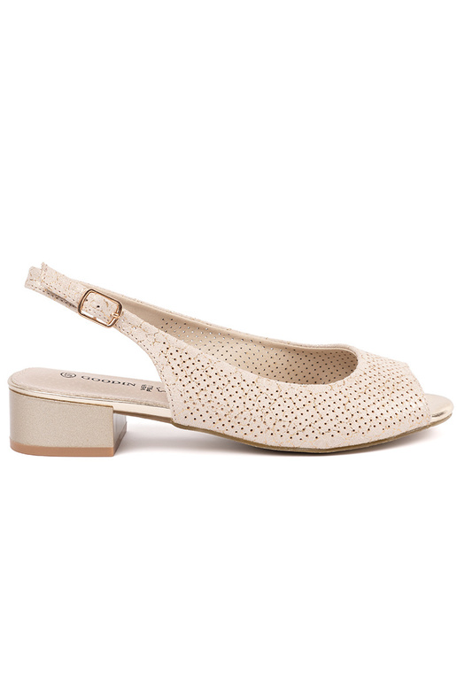 Sandalias de encaje color marfil de... Sandalias de encaje color marfil de...