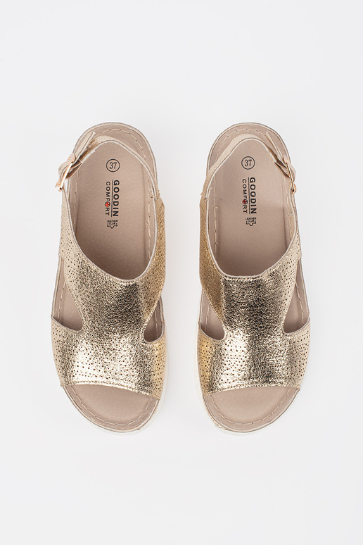 Sandalias doradas con plataforma clara Sandalias doradas con plataforma clara