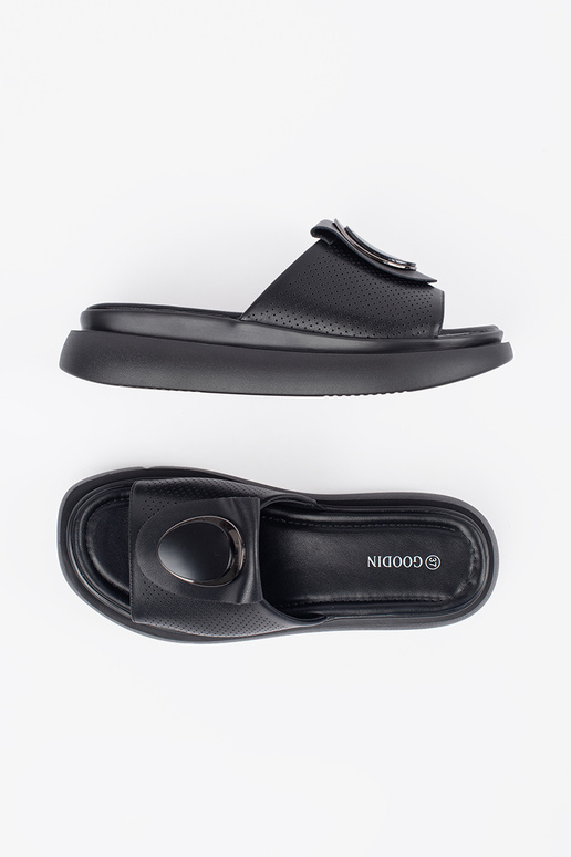 Chanclas negras cómodas con plataforma Chanclas negras cómodas con plataforma