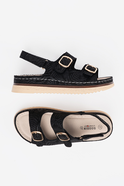 Sandalias negras con elementos dorados Sandalias negras con elementos dorados