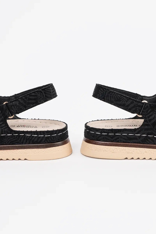 Sandalias negras con elementos dorados Sandalias negras con elementos dorados