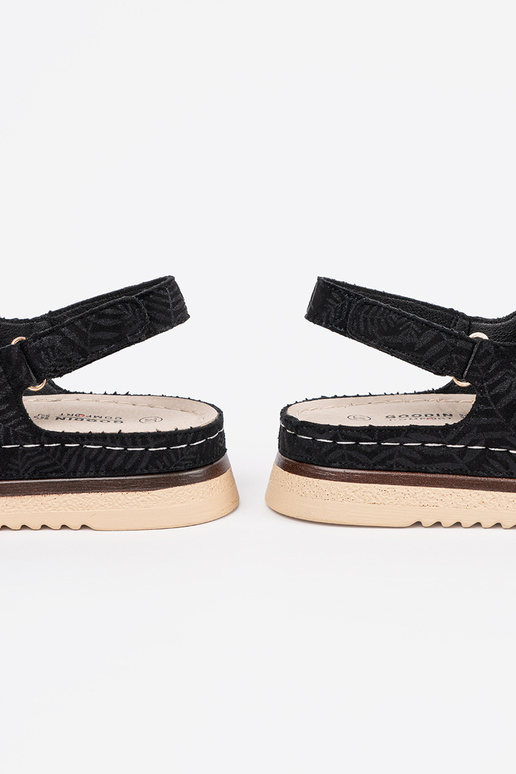 Sandalias negras con elementos dorados Sandalias negras con elementos dorados