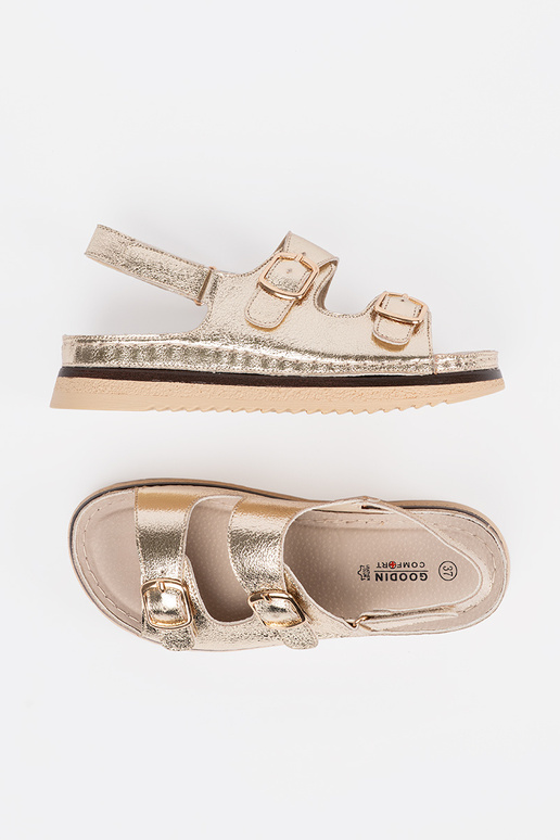 Sandalias doradas con elementos dorados Sandalias doradas con elementos dorados