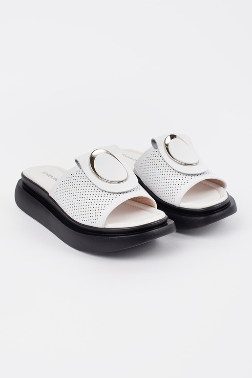 Chanclas blancas y negras cómodas con... Chanclas blancas y negras cómodas con...