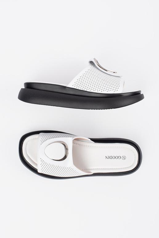 Chanclas blancas y negras cómodas con... Chanclas blancas y negras cómodas con...