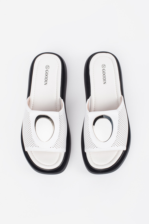 Chanclas blancas y negras cómodas con... Chanclas blancas y negras cómodas con...