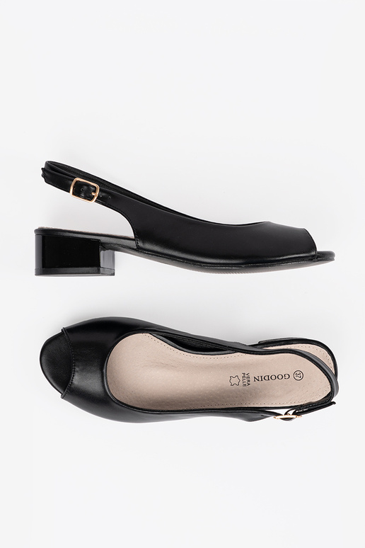 Sandalias elegantes negras de tacón bajo Sandalias elegantes negras de tacón bajo