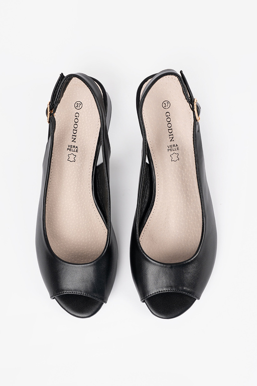 Sandalias elegantes negras de tacón bajo Sandalias elegantes negras de tacón bajo